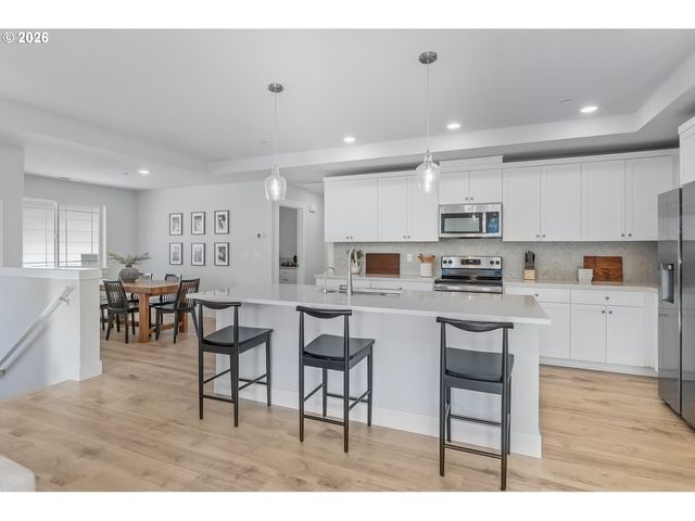 16609 Sw BOTANY BAY Ln, Portland, OR 97224