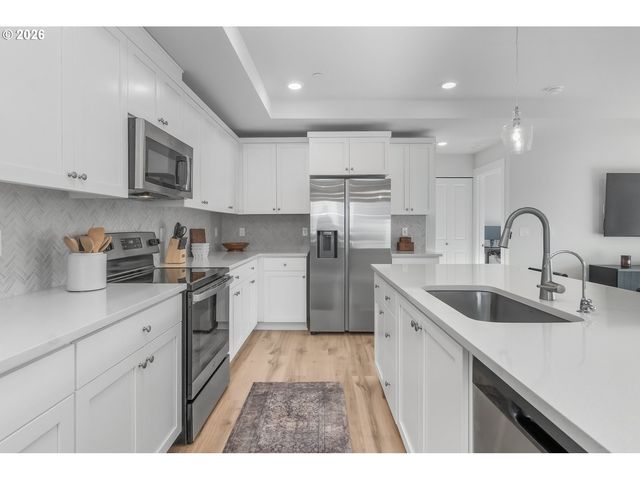 16609 Sw BOTANY BAY Ln, Portland, OR 97224