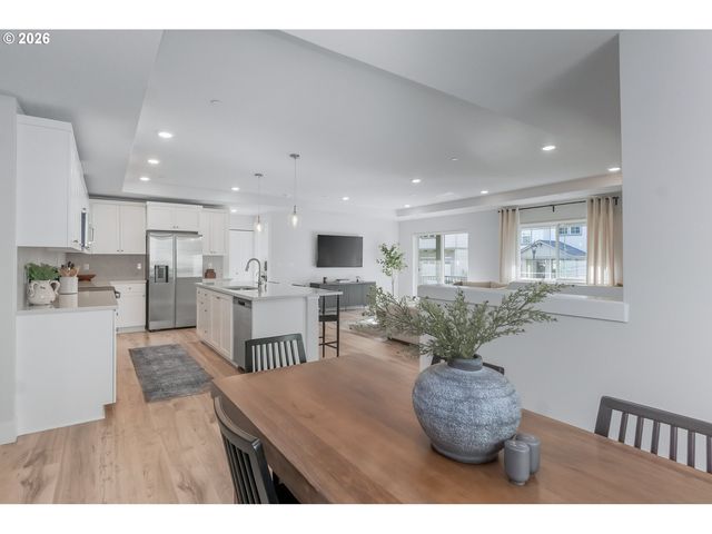 16609 Sw BOTANY BAY Ln, Portland, OR 97224