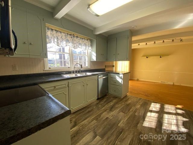 622 S Carolina Avenue, Statesville, NC 28677