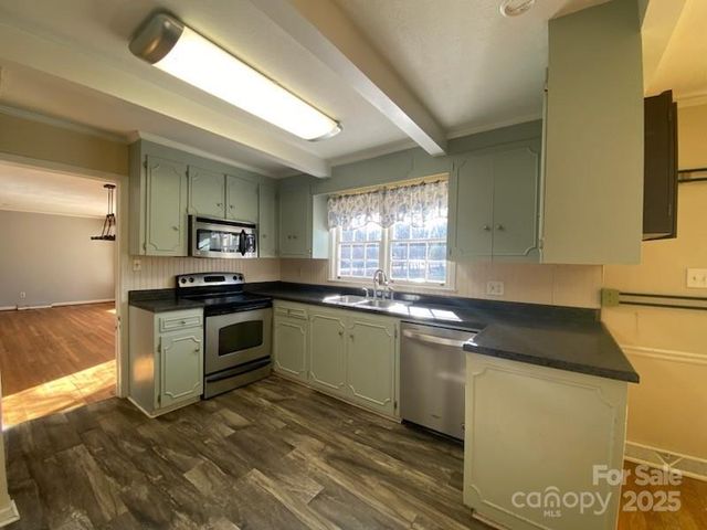 622 S Carolina Avenue, Statesville, NC 28677