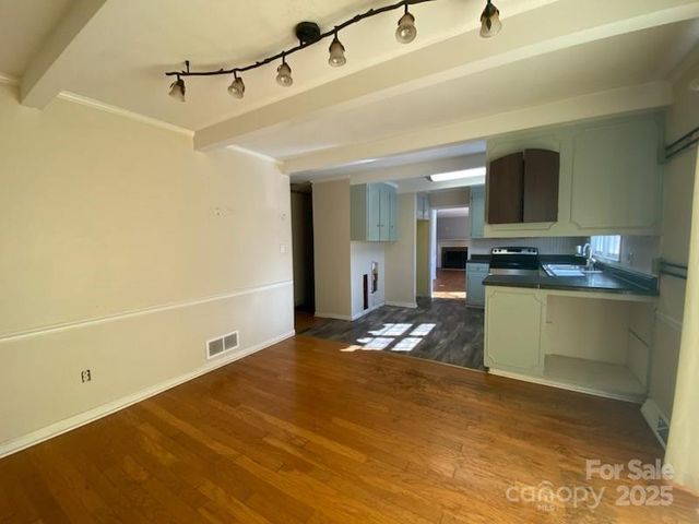 622 S Carolina Avenue, Statesville, NC 28677