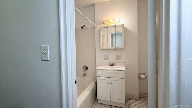 2190 Boston Road 3B, Bronx, NY 10462