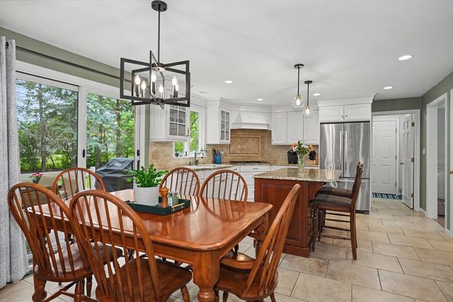 15 Lanthorn Rd, Northborough, MA 01532