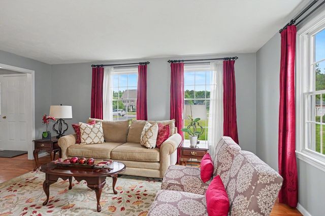 15 Lanthorn Rd, Northborough, MA 01532