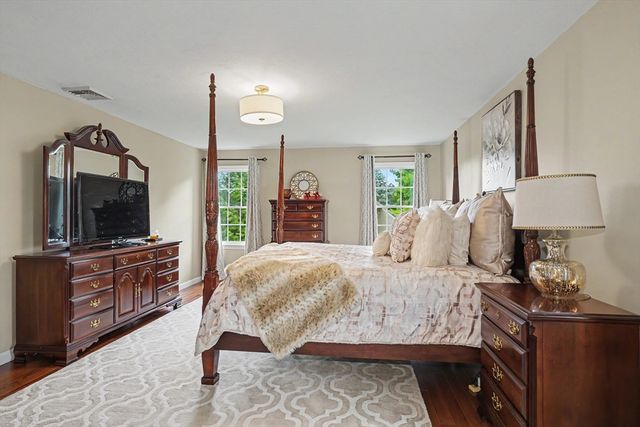 15 Lanthorn Rd, Northborough, MA 01532