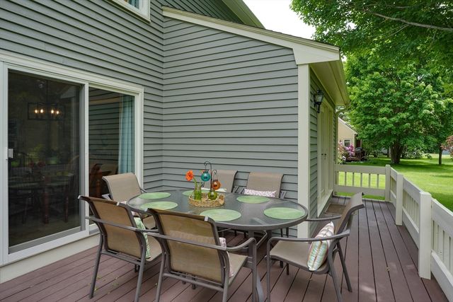 15 Lanthorn Rd, Northborough, MA 01532