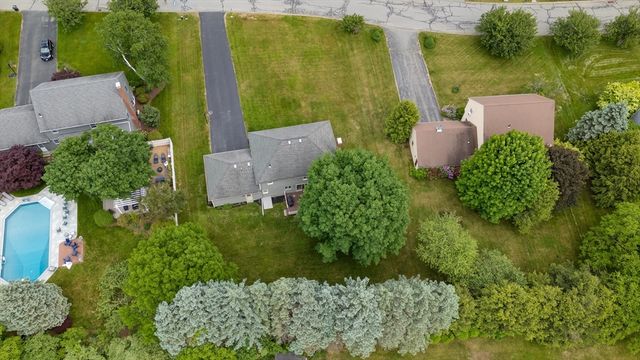 15 Lanthorn Rd, Northborough, MA 01532