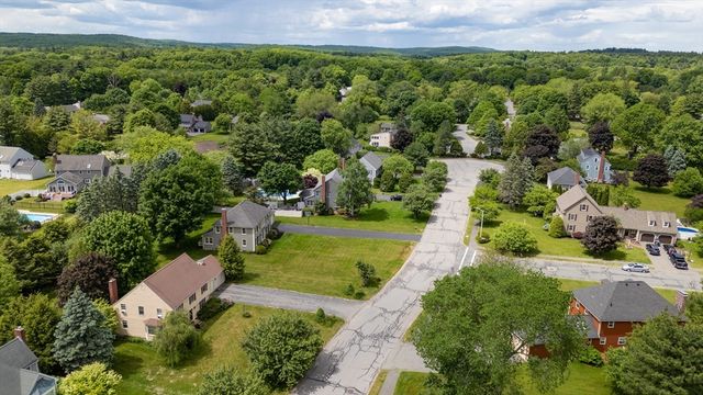 15 Lanthorn Rd, Northborough, MA 01532