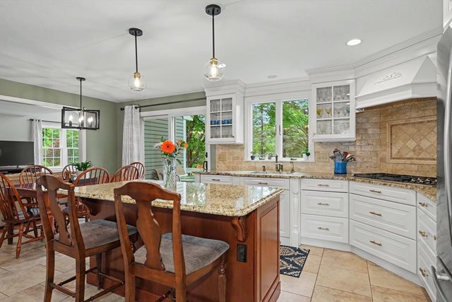 15 Lanthorn Rd, Northborough, MA 01532