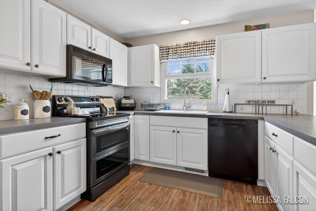 7422 Whistlevale Drive SW, Byron Center, MI 49315