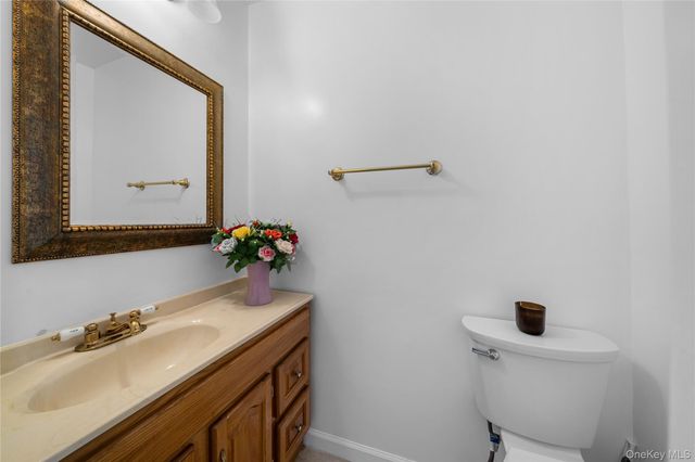 3 Split Rail Lane, East Setauket, NY 11733