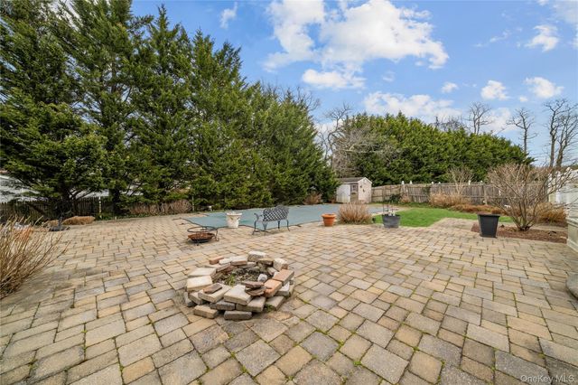 3 Split Rail Lane, East Setauket, NY 11733