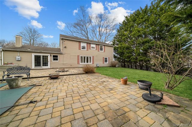 3 Split Rail Lane, East Setauket, NY 11733