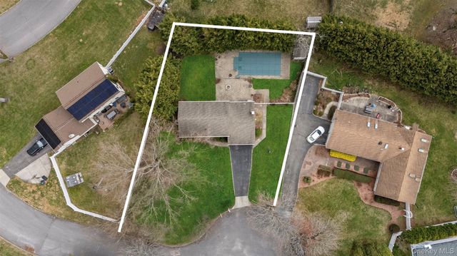 3 Split Rail Lane, East Setauket, NY 11733