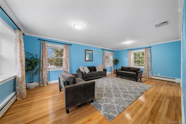 3 Split Rail Lane, East Setauket, NY 11733