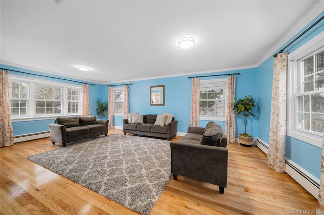 3 Split Rail Lane, East Setauket, NY 11733