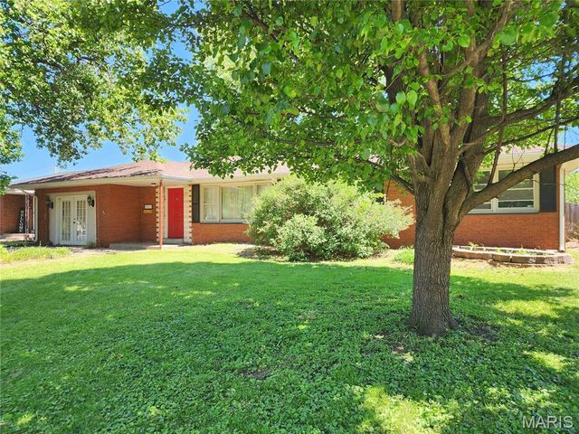 2832 Grand Avenue, Granite City, IL 62040