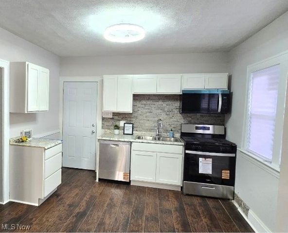 10909 Nelson Avenue, Cleveland, OH 44105