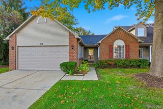 518 Redmaple Lane 62, Brighton, MI 48116