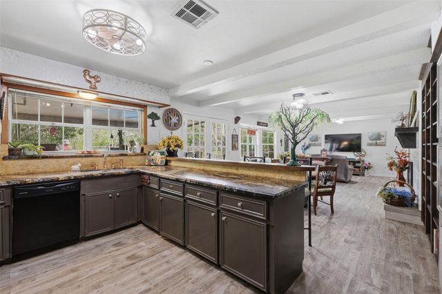 401 Clearview Avenue, Friendswood, TX 77546