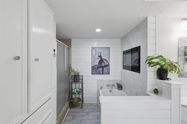 401 Clearview Avenue, Friendswood, TX 77546