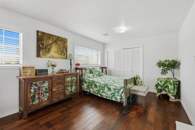 401 Clearview Avenue, Friendswood, TX 77546