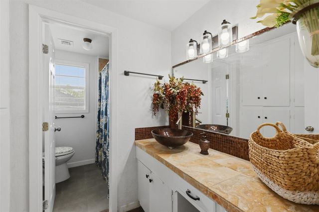 401 Clearview Avenue, Friendswood, TX 77546