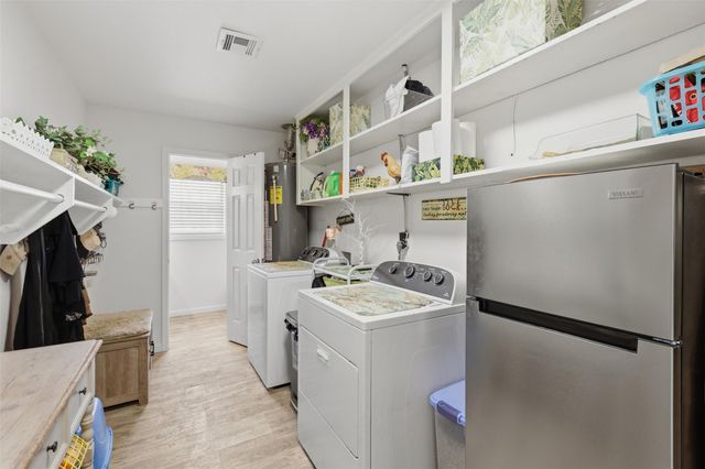 401 Clearview Avenue, Friendswood, TX 77546