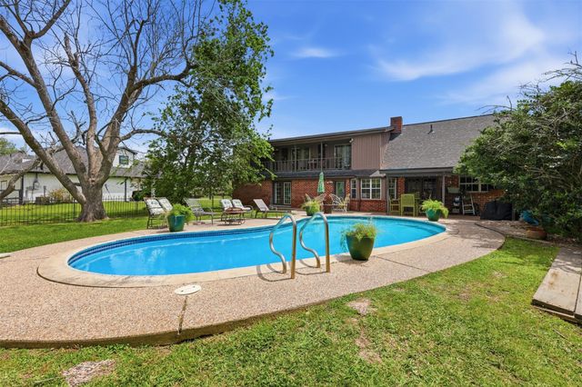 401 Clearview Avenue, Friendswood, TX 77546