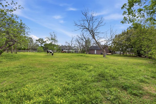 401 Clearview Avenue, Friendswood, TX 77546