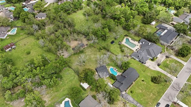 401 Clearview Avenue, Friendswood, TX 77546