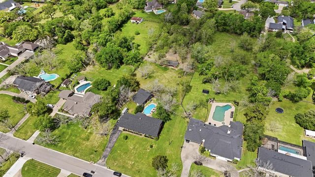 401 Clearview Avenue, Friendswood, TX 77546