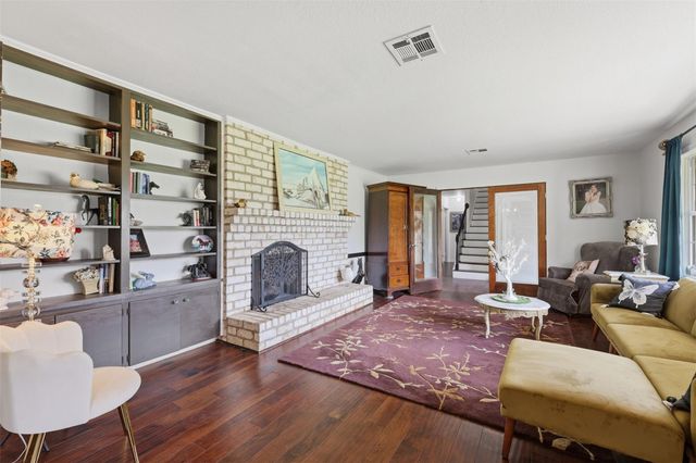 401 Clearview Avenue, Friendswood, TX 77546