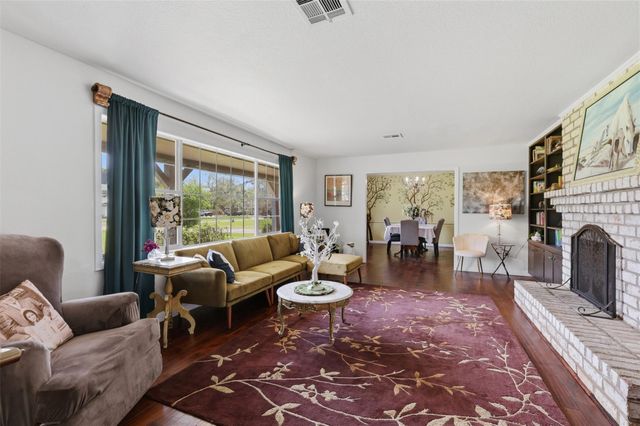 401 Clearview Avenue, Friendswood, TX 77546