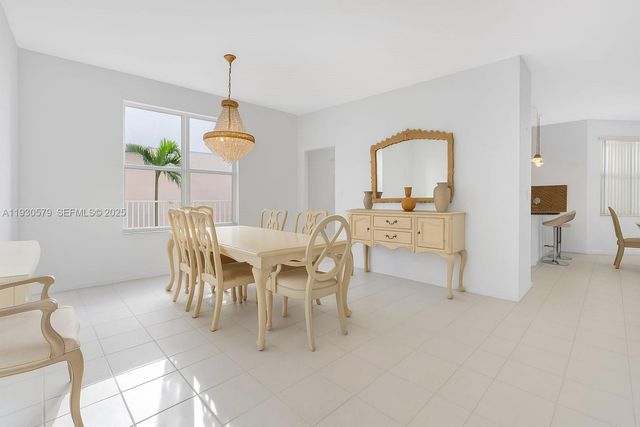 1008 NW 180th Ave, Pembroke Pines, FL 33029