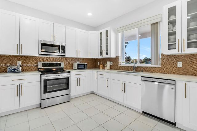 1008 NW 180th Ave, Pembroke Pines, FL 33029