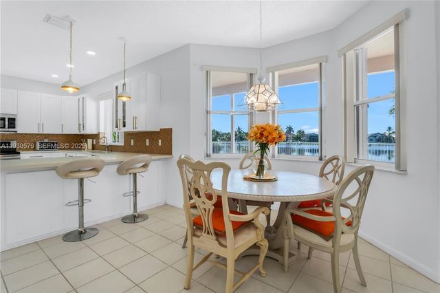 1008 NW 180th Ave, Pembroke Pines, FL 33029