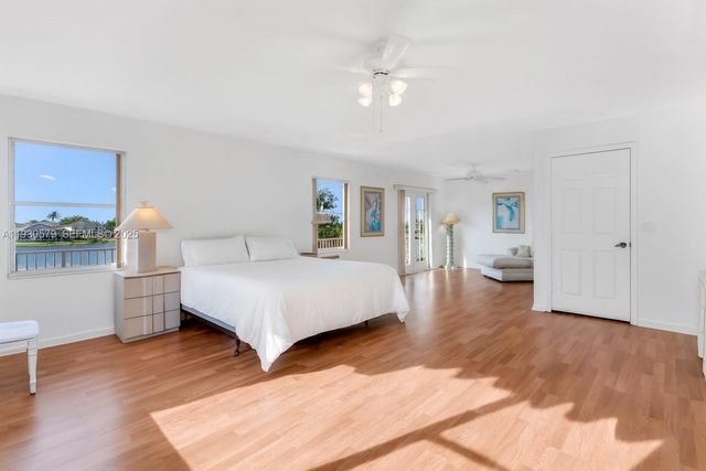 1008 NW 180th Ave, Pembroke Pines, FL 33029