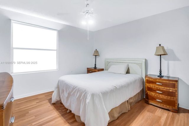 1008 NW 180th Ave, Pembroke Pines, FL 33029