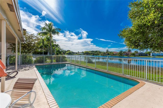 1008 NW 180th Ave, Pembroke Pines, FL 33029