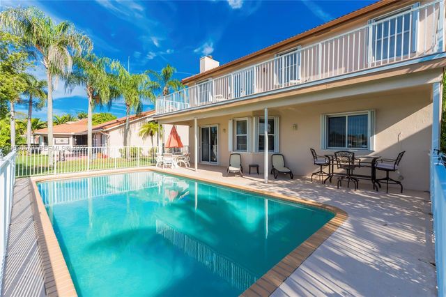 1008 NW 180th Ave, Pembroke Pines, FL 33029