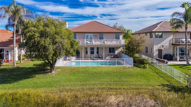 1008 NW 180th Ave, Pembroke Pines, FL 33029