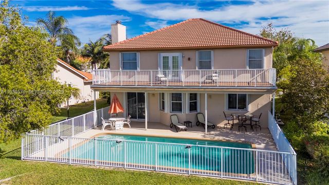 1008 NW 180th Ave, Pembroke Pines, FL 33029
