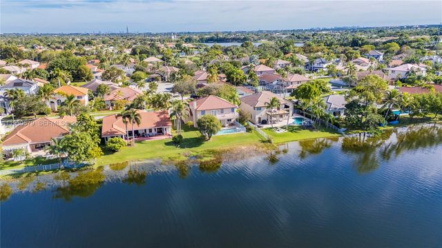 1008 NW 180th Ave, Pembroke Pines, FL 33029