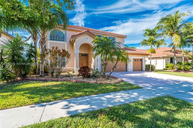 1008 NW 180th Ave, Pembroke Pines, FL 33029