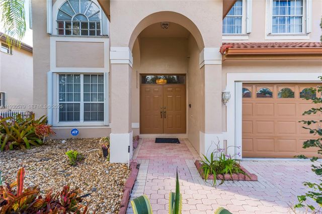 1008 NW 180th Ave, Pembroke Pines, FL 33029