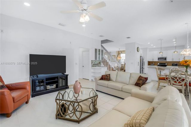 1008 NW 180th Ave, Pembroke Pines, FL 33029