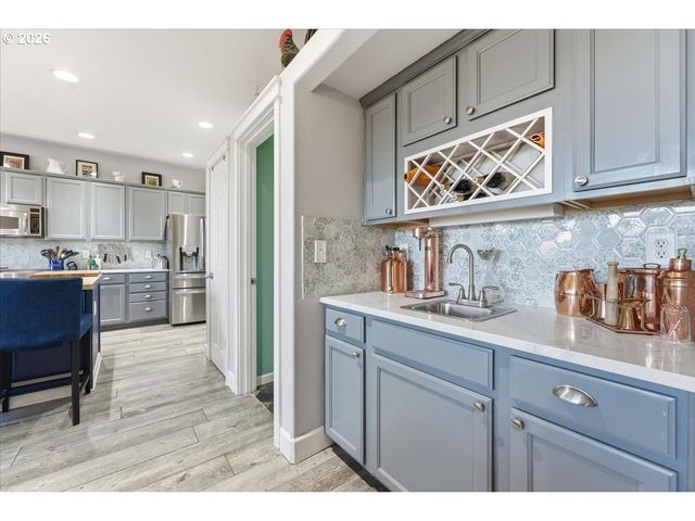 21601 Ne WILLOW GLEN Rd, Fairview, OR 97024