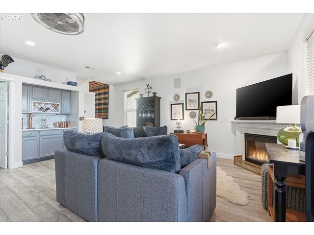 21601 Ne WILLOW GLEN Rd, Fairview, OR 97024